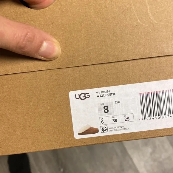 UGG |  Cluggette Fur Lined Slippers In Chestnut NEW In Box - Picture 12 of 12